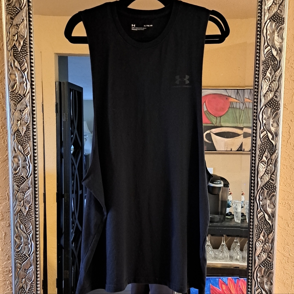 UNDER ARMOUR XL MENS  Black Athletic Tank